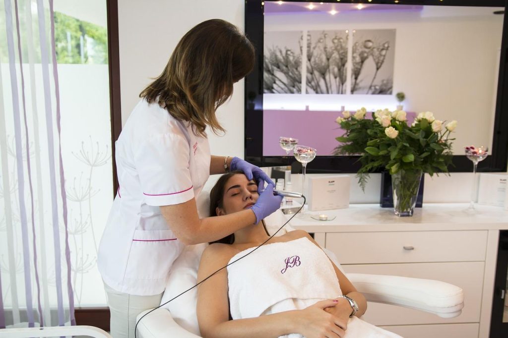 Anti-aging gezichtsbehandeling met effectieve producten en behandelingen tegen huidveroudering en rimpels