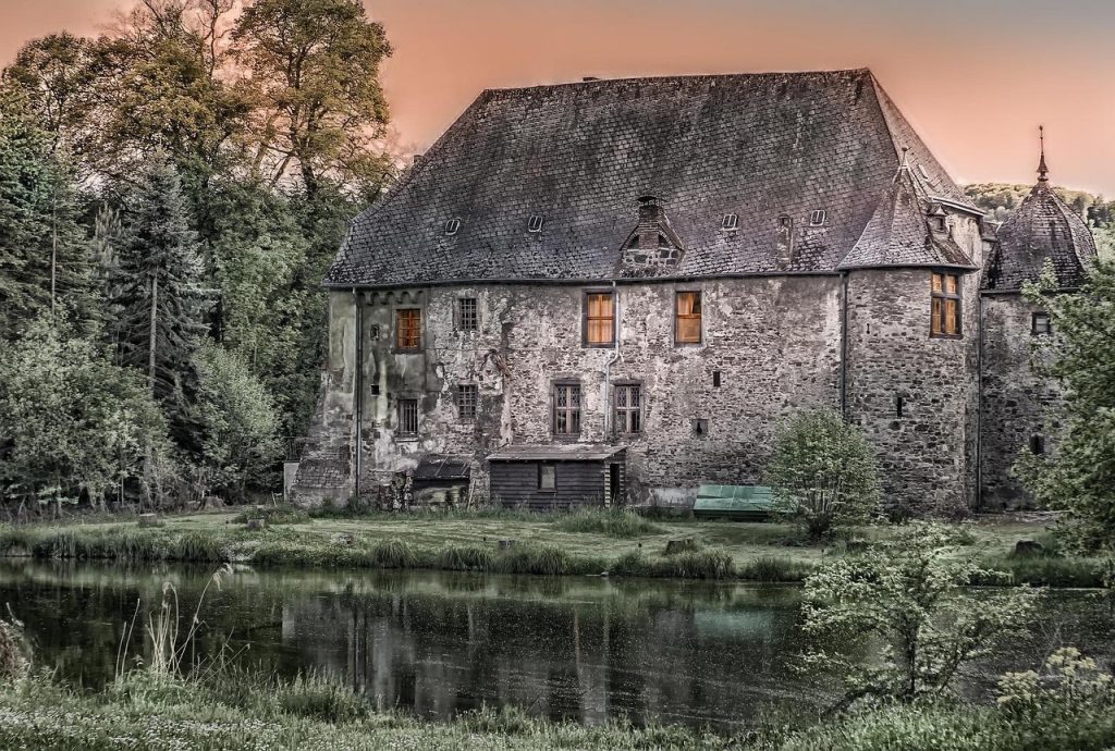 Illustratie van spouw isolatie in huismuur voor betere energieefficiëntie en wooncomfort